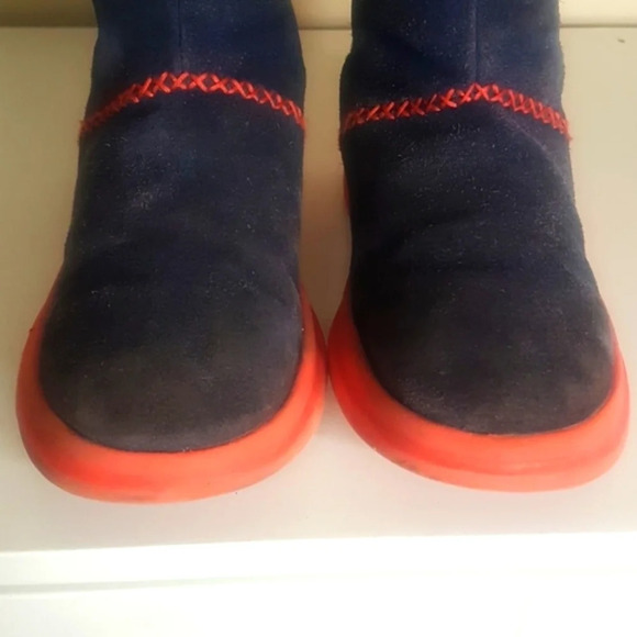 UGG I  ❤ UGG girls heart boots SZ 5 - Picture 4 of 10